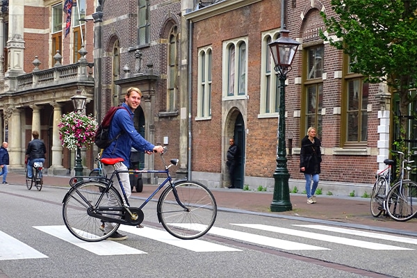 EasyFiets leaset zowel zakelijk als particulier fietsen. Voor een vast bedrag per maand heb je een fiets. Onderhoud inbegrepen. 