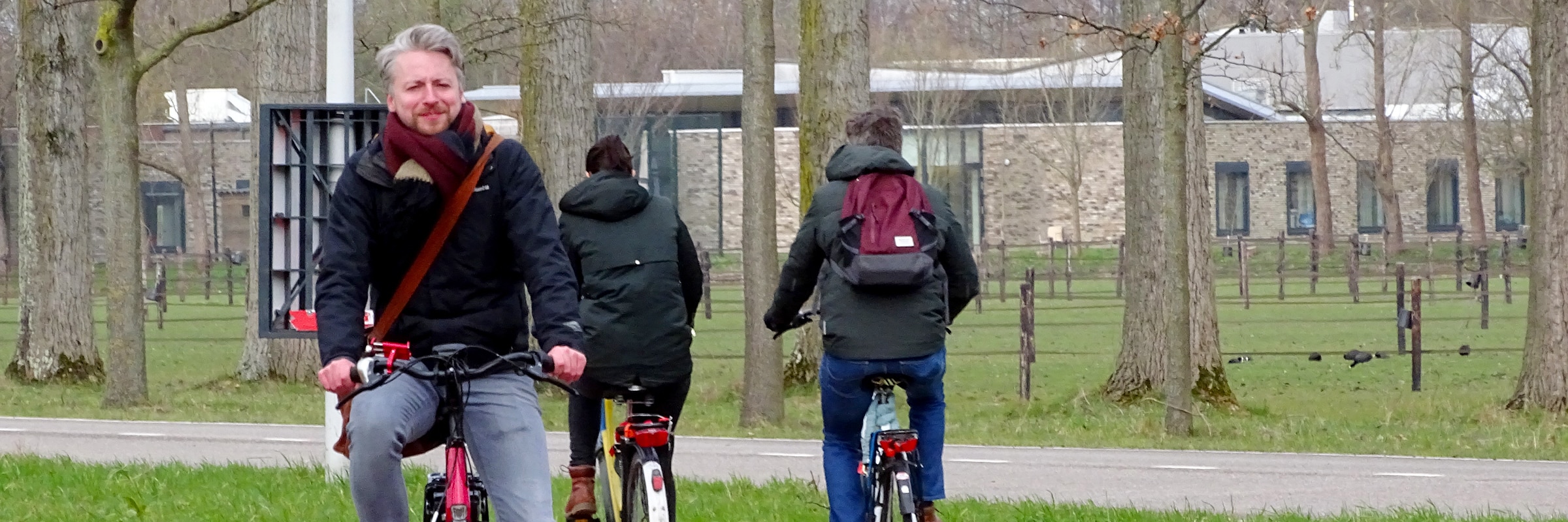 Op de elektrische fiets naar werk! Wil jij ook een elektrische fiets kopen? Maak nu een gratis proefrit bij fietsenwinkel EasyFiets in Leiden!