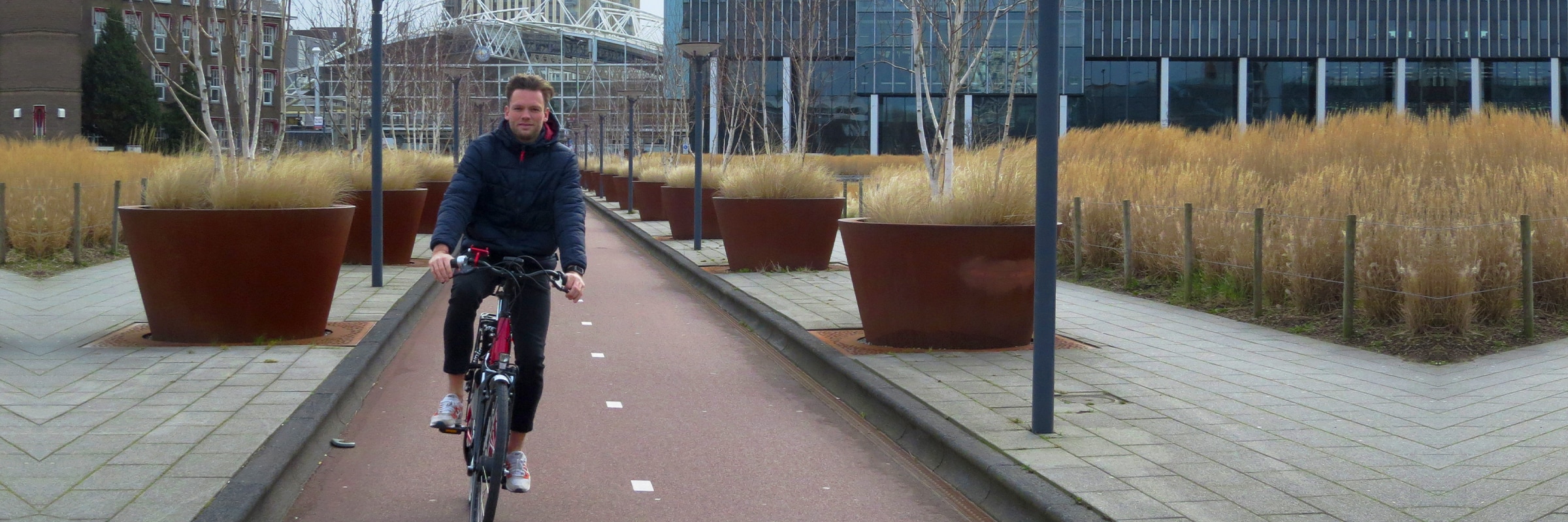 Deelfietsen Leiden. Neem een stadsfiets, elektrische fiets of bakfiets mee via het deelfietsensysteem in Leiden! Snel, gemakkelijk en goedkoop. EasyFiets Leiden.