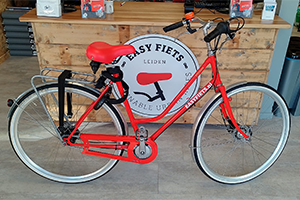 Fiets verhuur Easyfiets 1 citybike handremmen en versnellingen