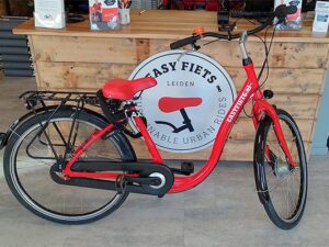 Fiets verhuur Easyfiets 5.2 citybike klein handremmen en versnellingen